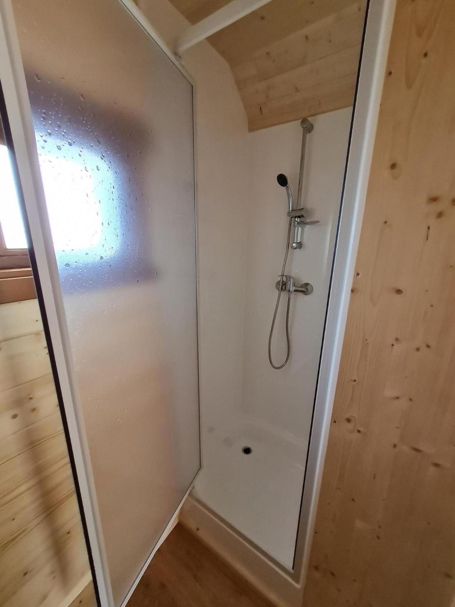 Tiny House Carlos - Zauberhaftes Camping-Pod Stuer ภายนอก รูปภาพ